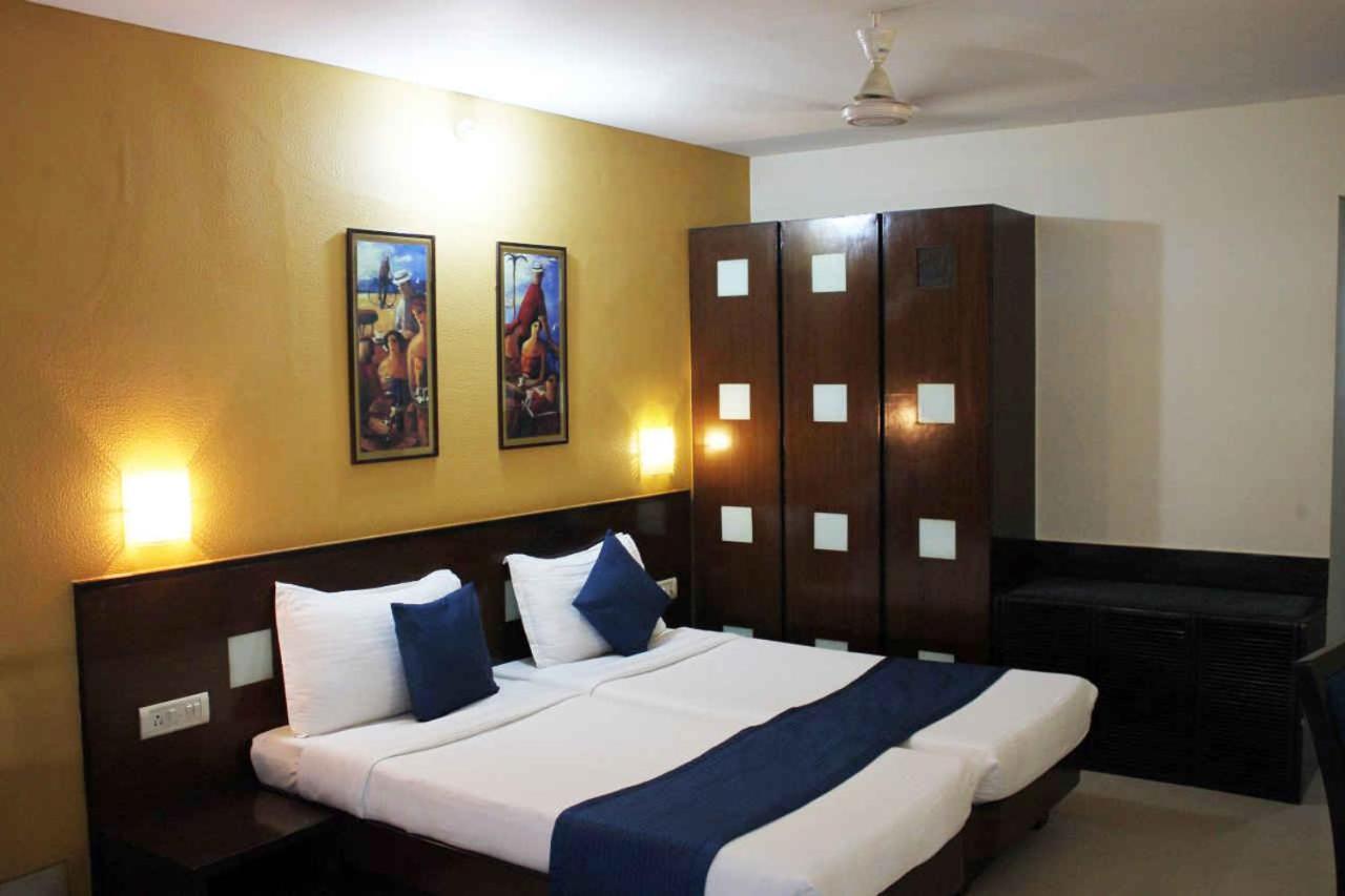 Sukh Hotel Mumbai Bagian luar foto