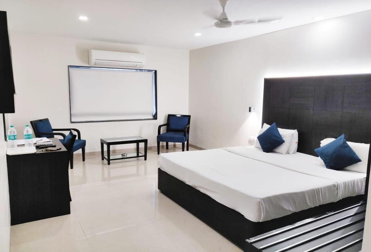 Sukh Hotel Mumbai Bagian luar foto