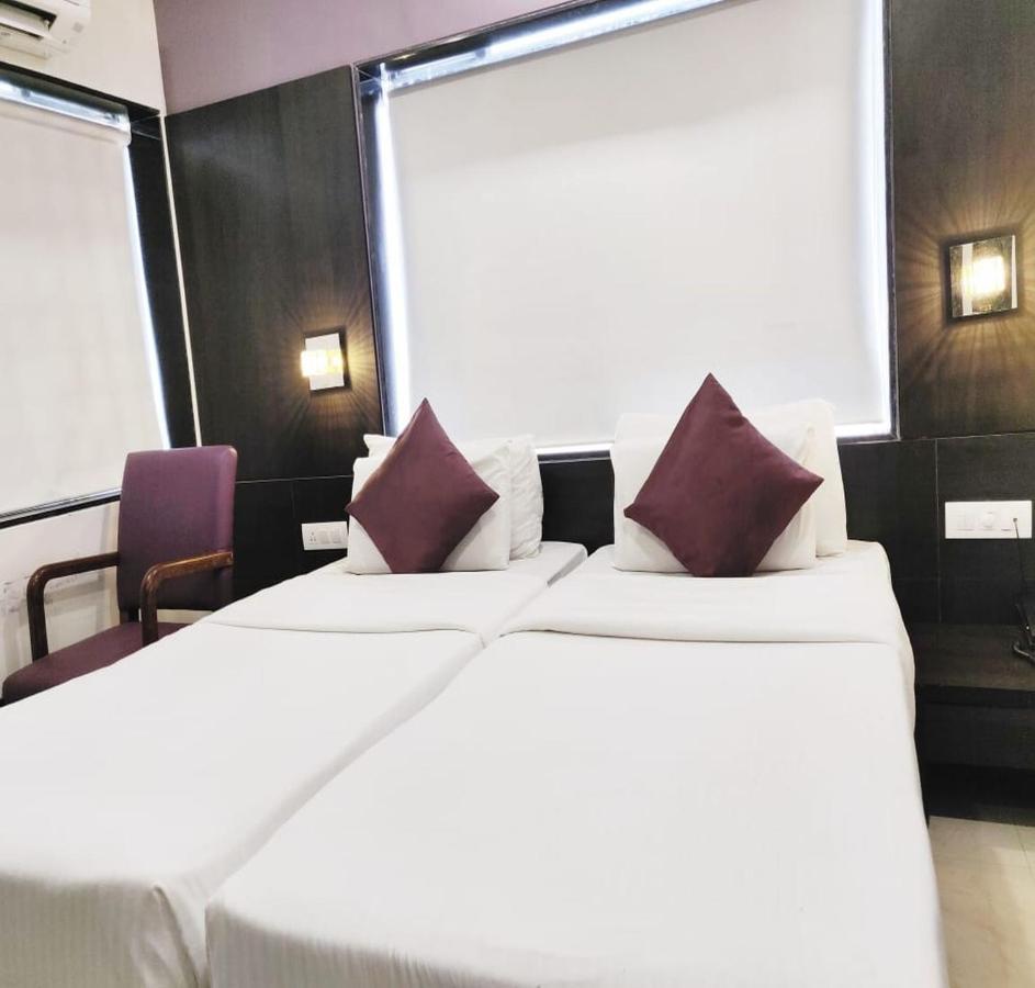 Sukh Hotel Mumbai Bagian luar foto