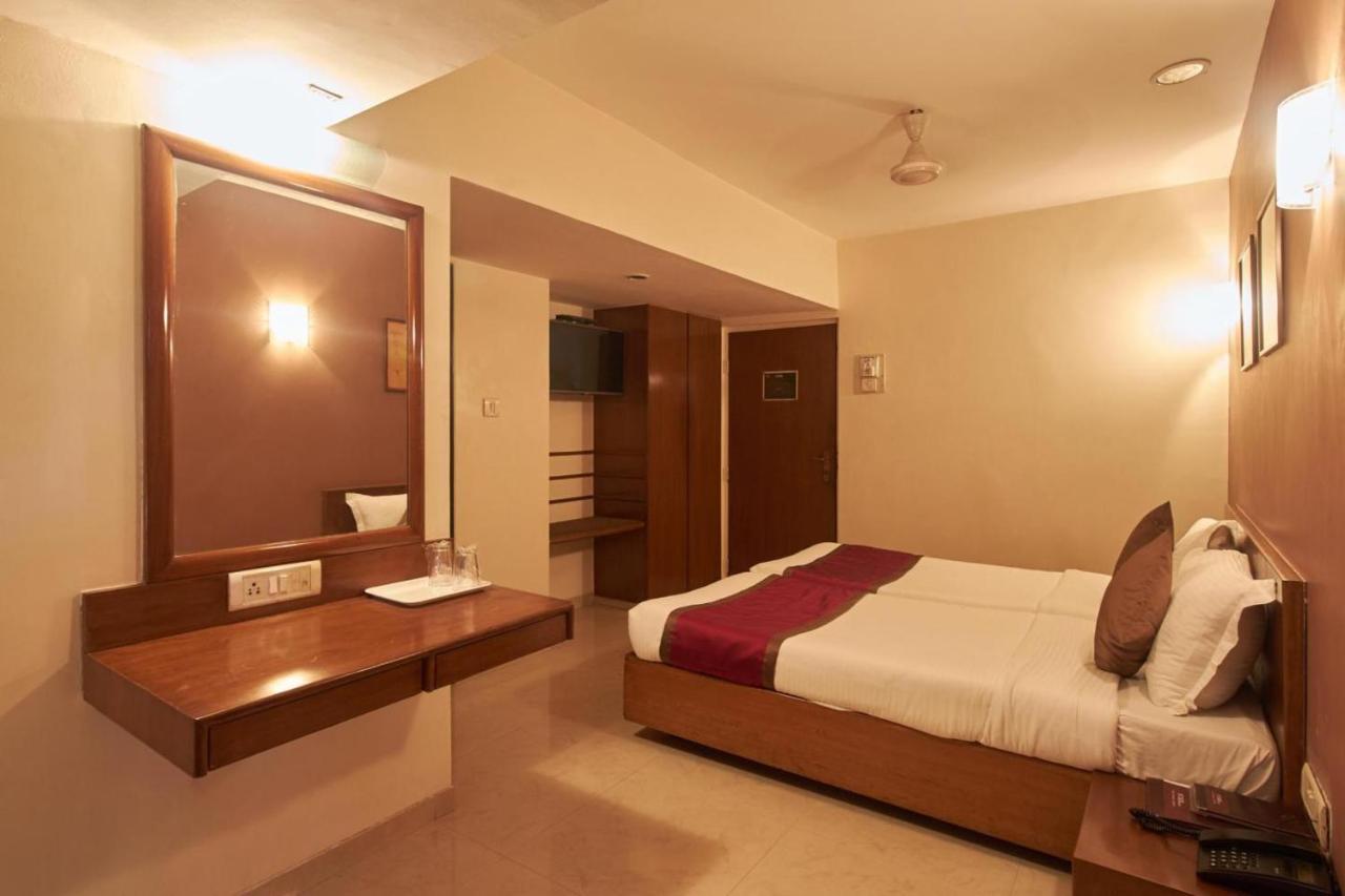 Sukh Hotel Mumbai Bagian luar foto