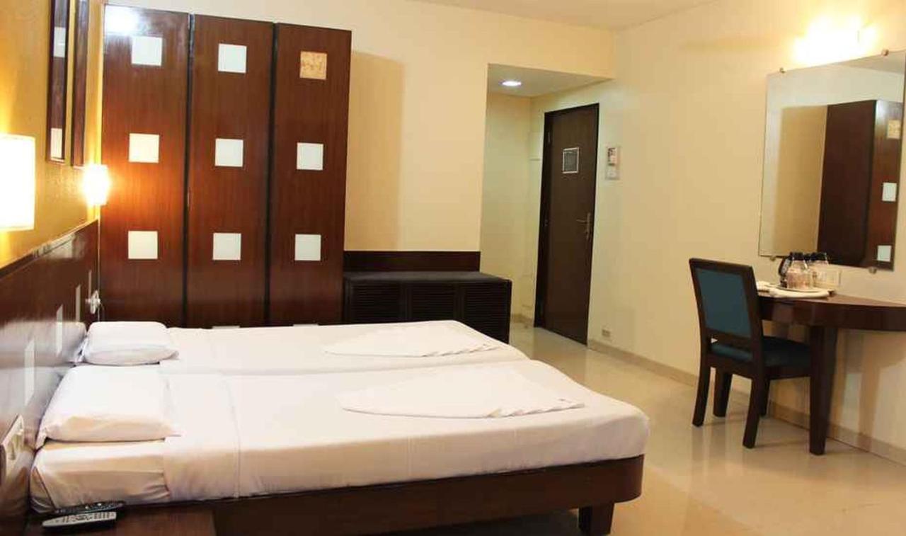 Sukh Hotel Mumbai Bagian luar foto