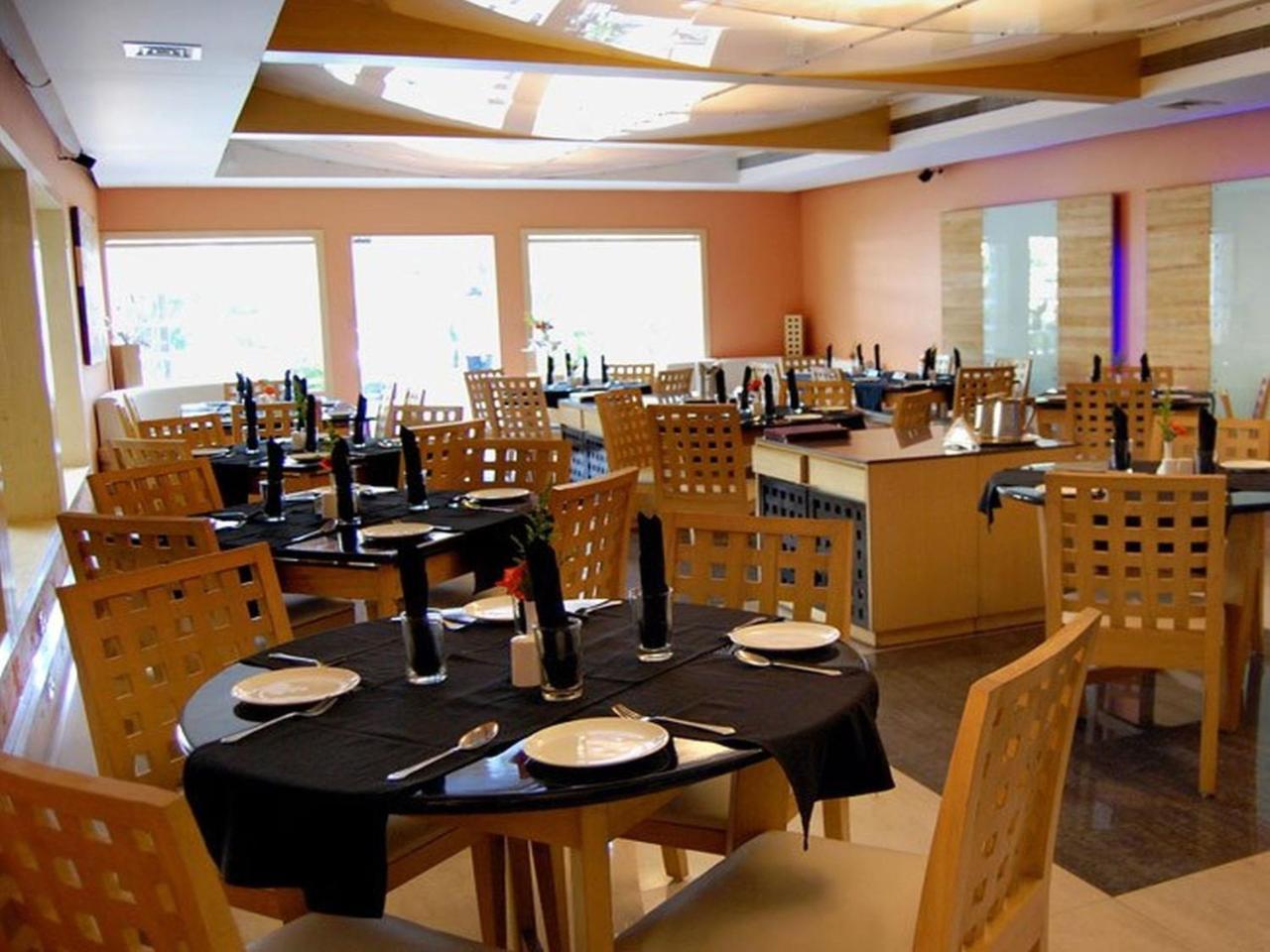 Sukh Hotel Mumbai Bagian luar foto