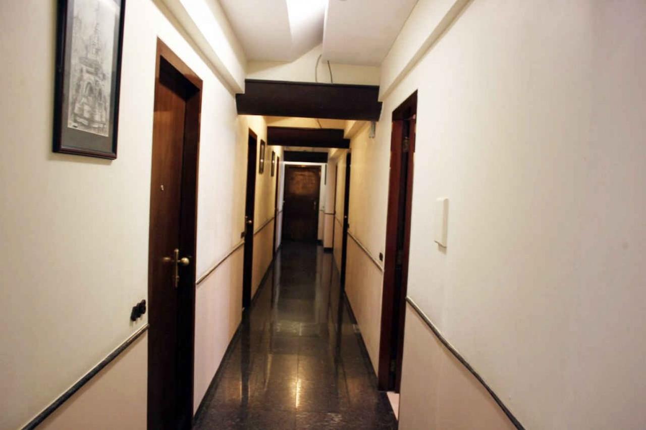 Sukh Hotel Mumbai Bagian luar foto