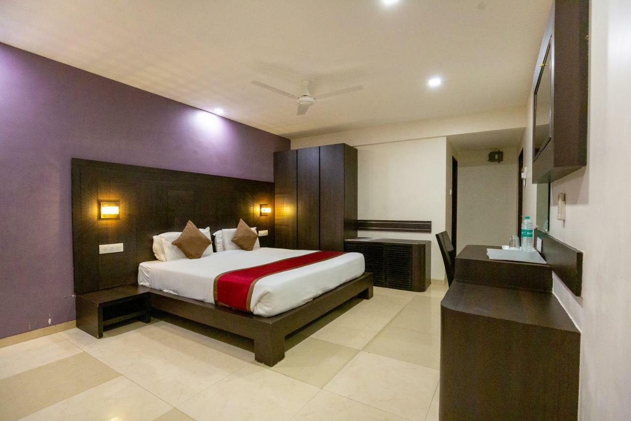 Sukh Hotel Mumbai Bagian luar foto