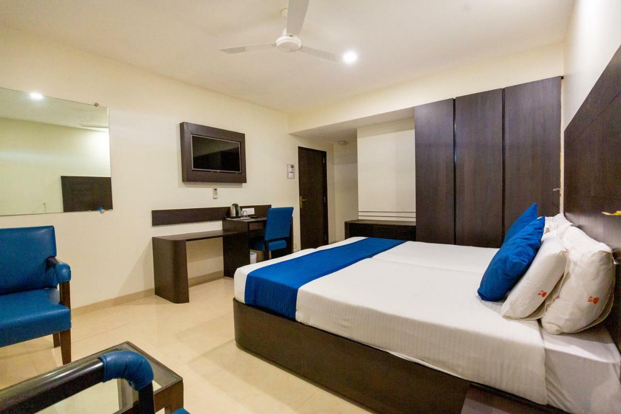 Sukh Hotel Mumbai Bagian luar foto