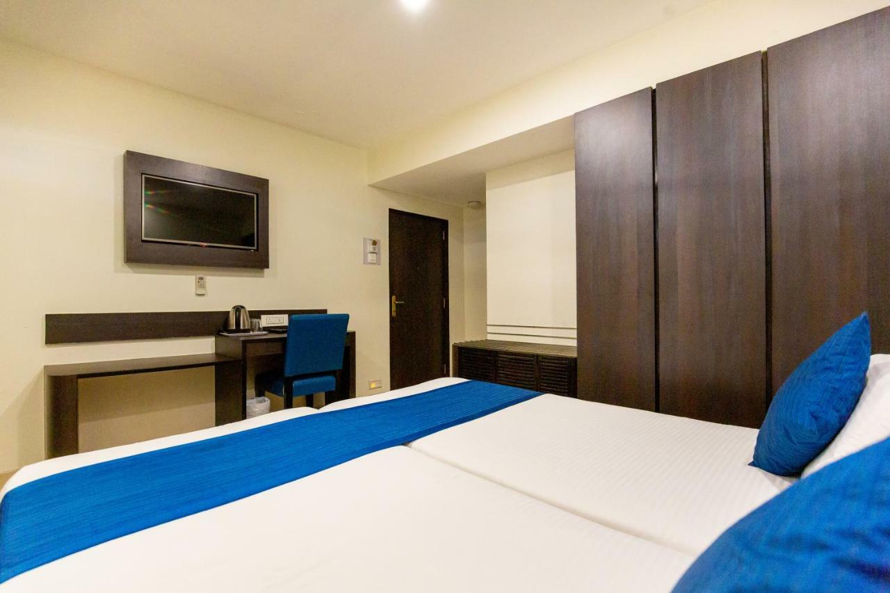 Sukh Hotel Mumbai Bagian luar foto