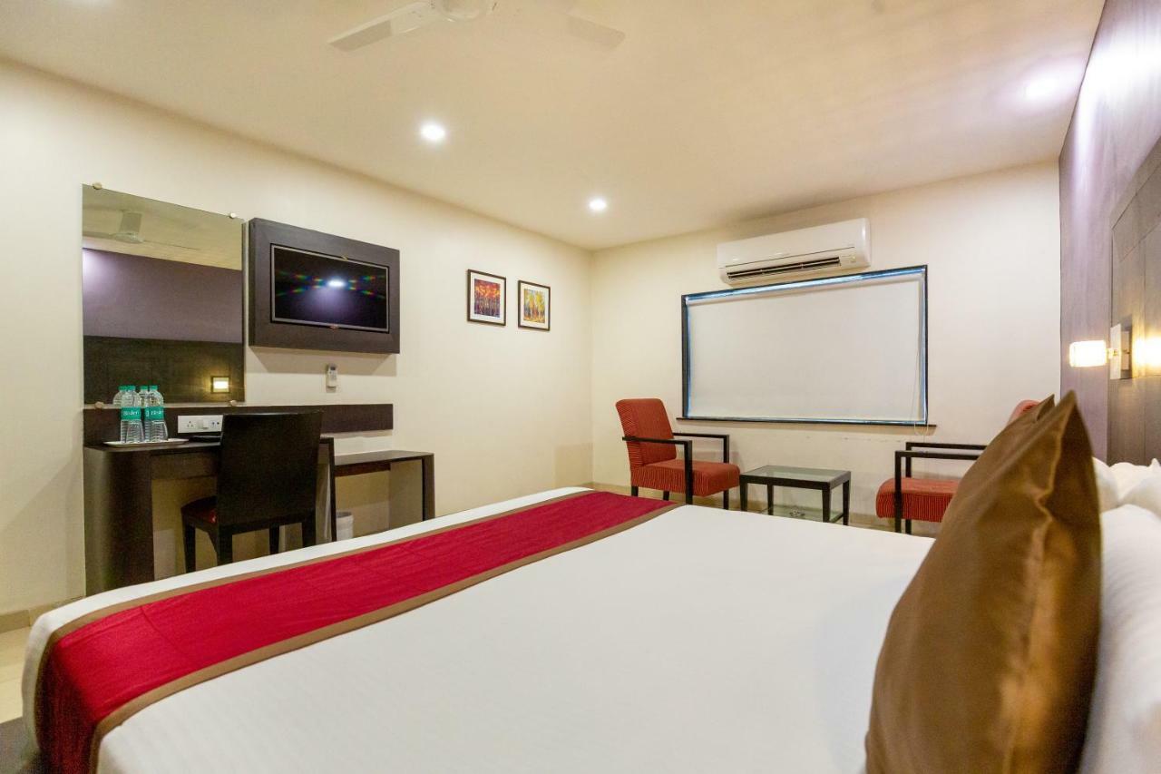 Sukh Hotel Mumbai Bagian luar foto