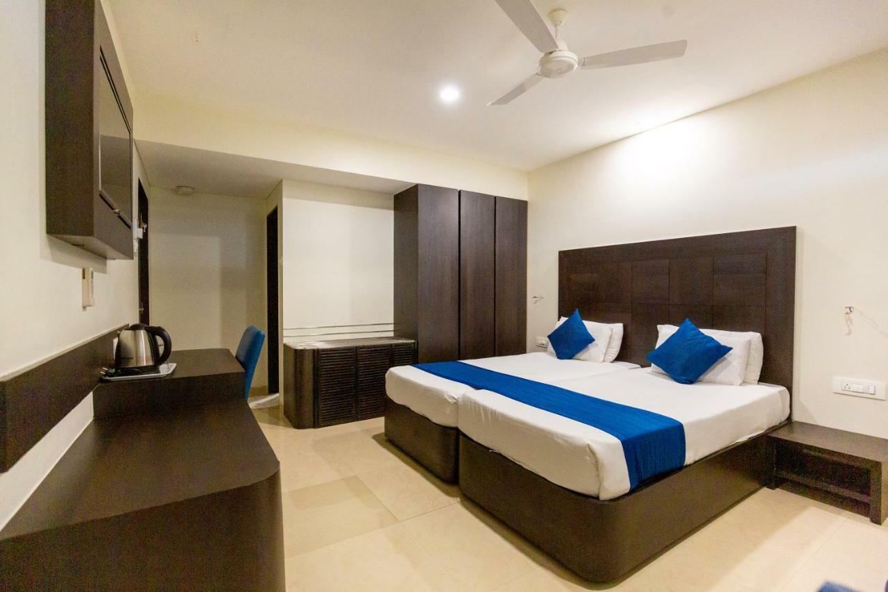 Sukh Hotel Mumbai Bagian luar foto