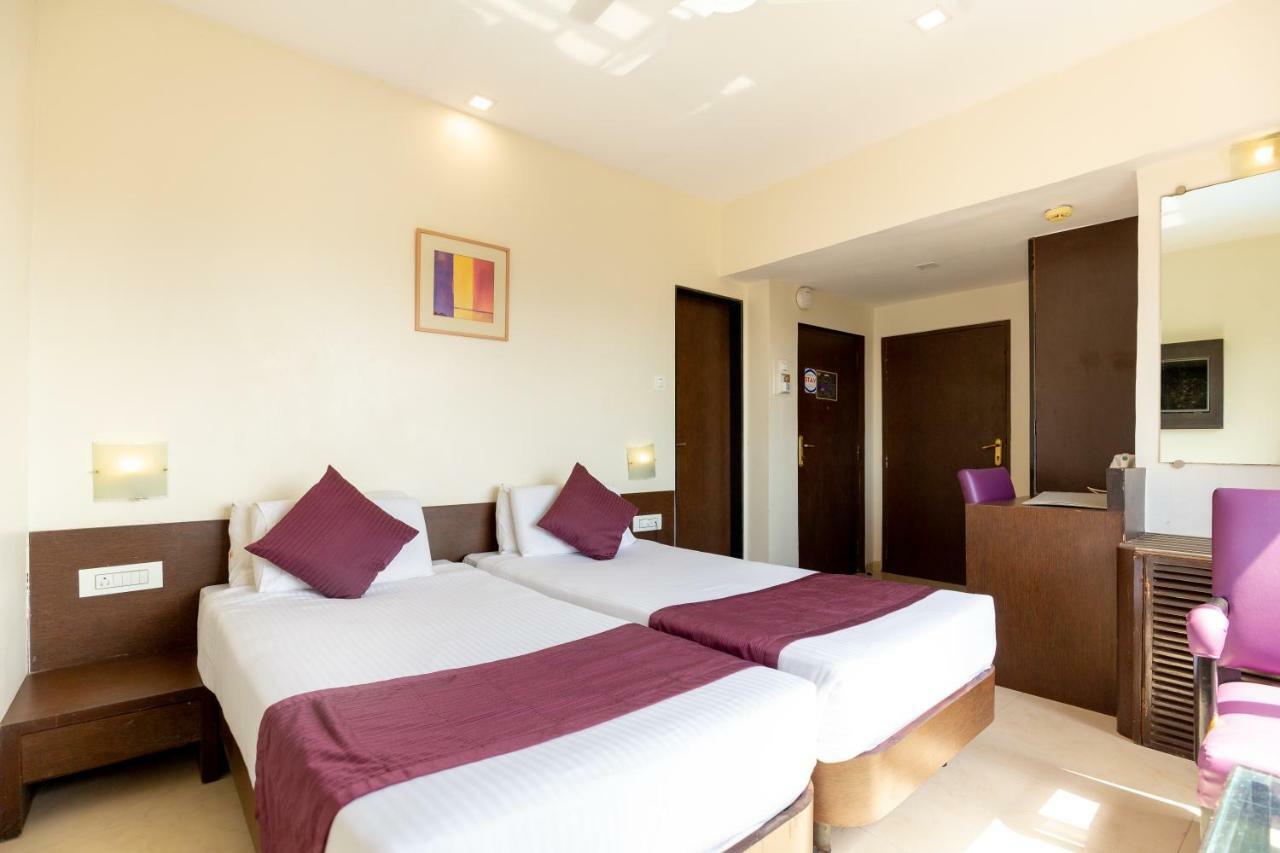 Sukh Hotel Mumbai Bagian luar foto