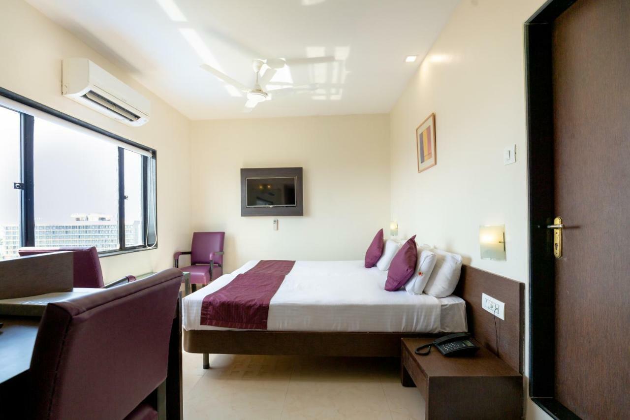 Sukh Hotel Mumbai Bagian luar foto
