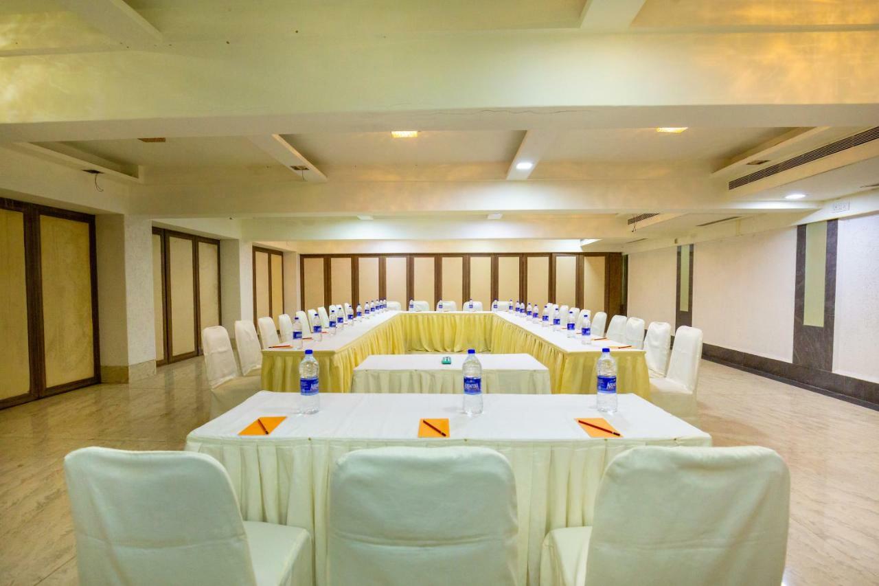 Sukh Hotel Mumbai Bagian luar foto