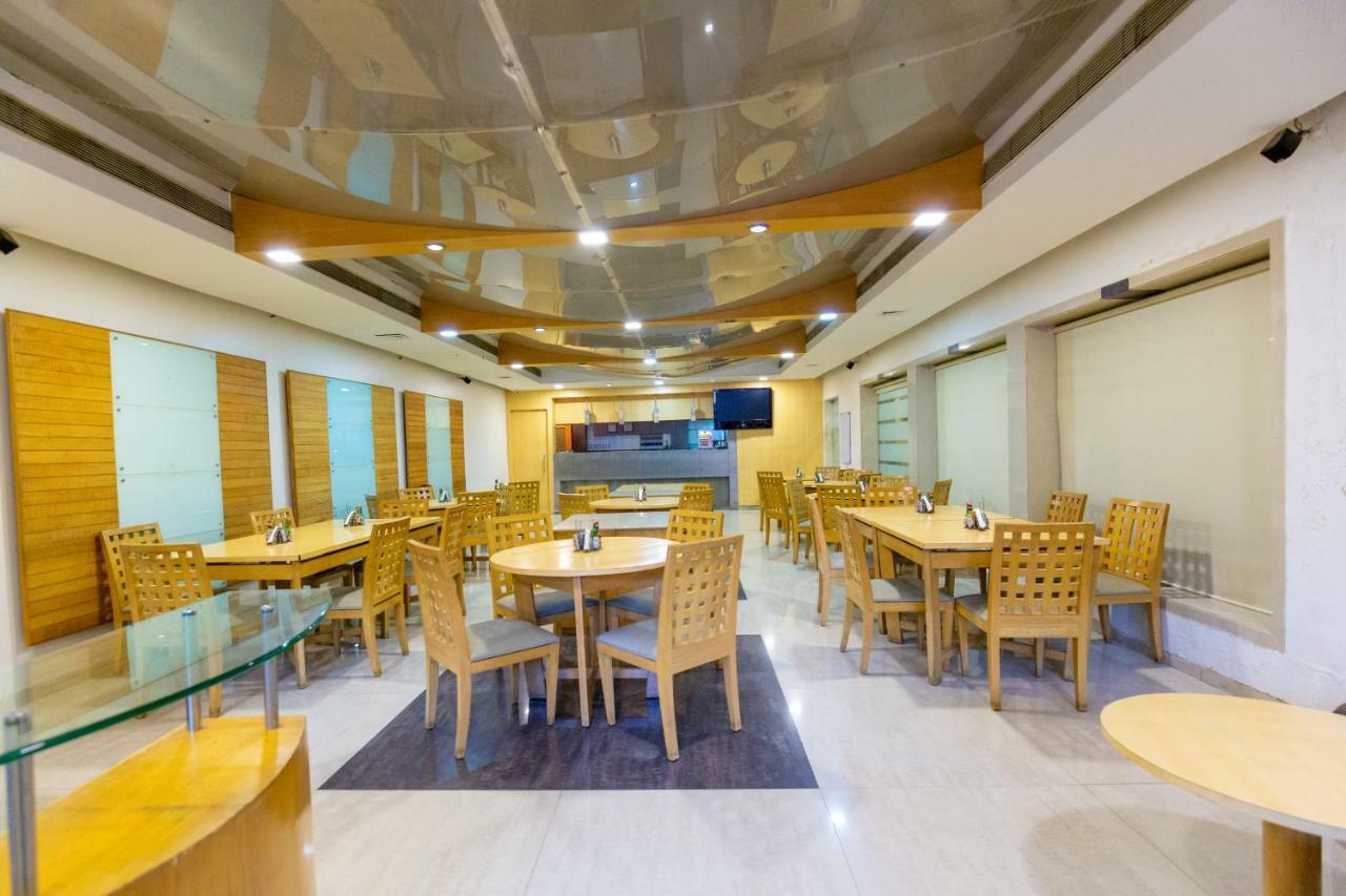 Sukh Hotel Mumbai Bagian luar foto