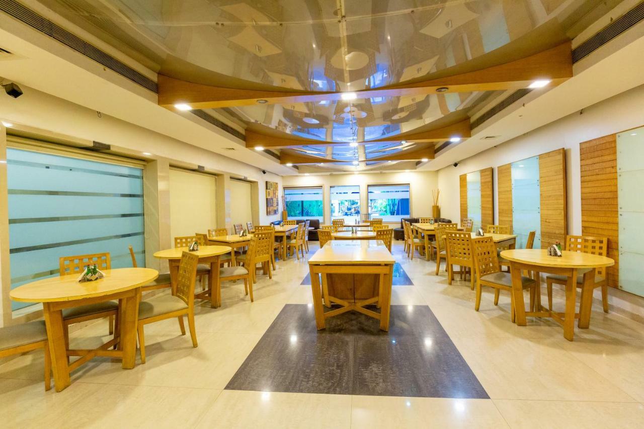 Sukh Hotel Mumbai Bagian luar foto