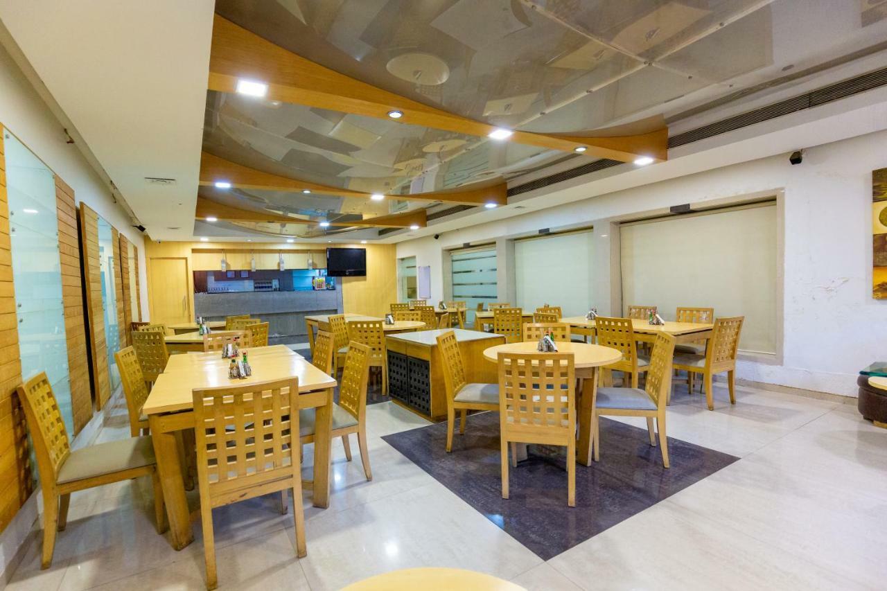 Sukh Hotel Mumbai Bagian luar foto
