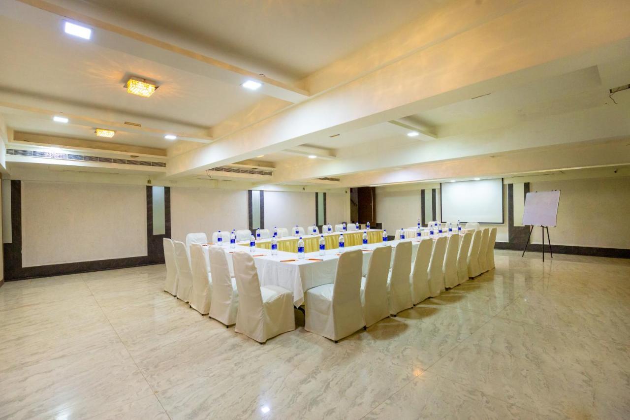 Sukh Hotel Mumbai Bagian luar foto