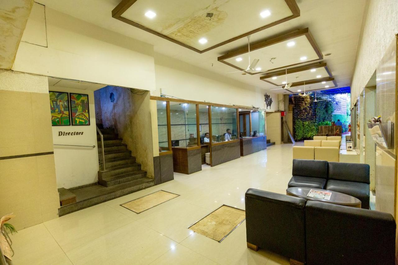 Sukh Hotel Mumbai Bagian luar foto